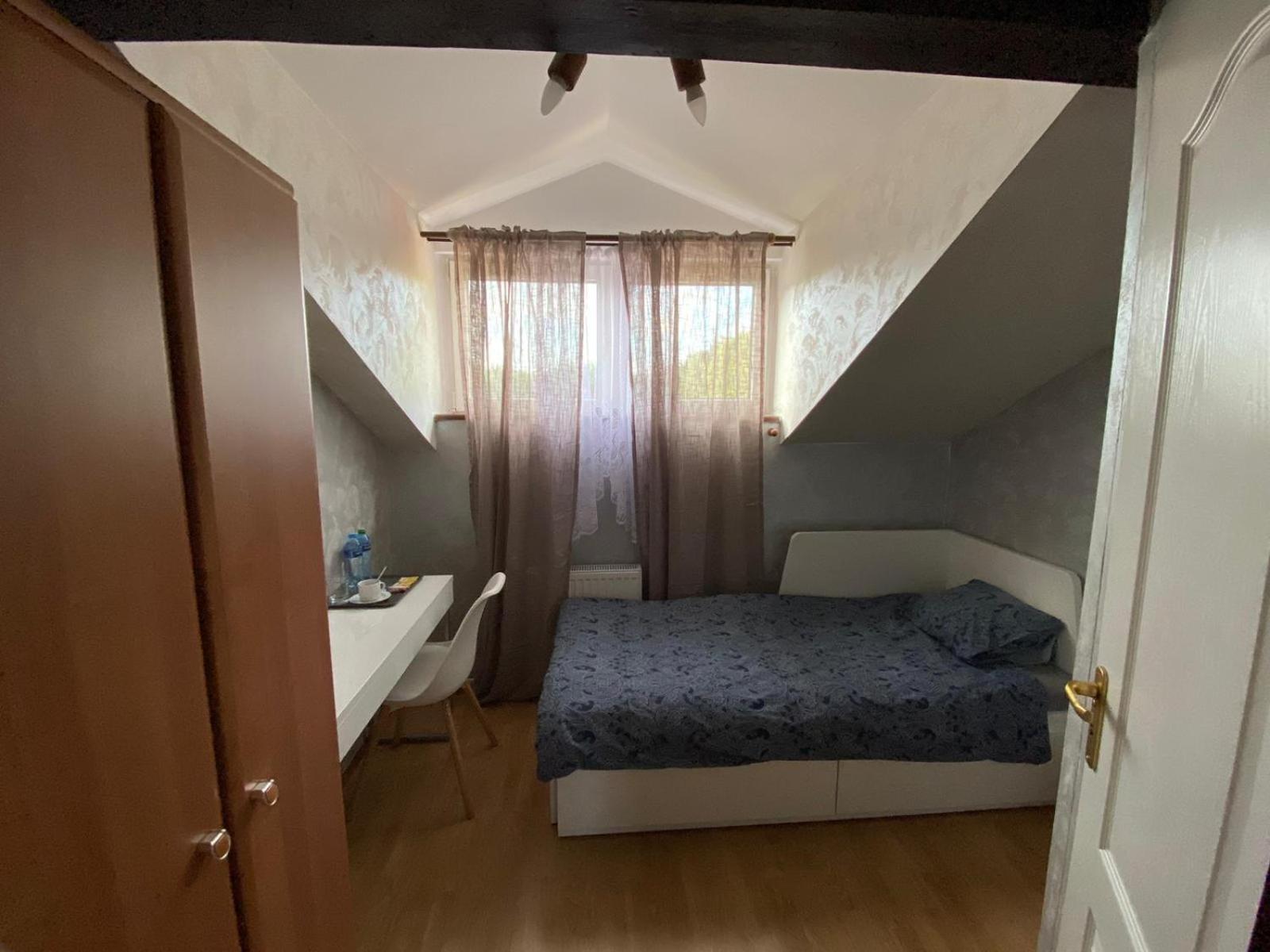 Homies Inn Celiny  Quarto foto